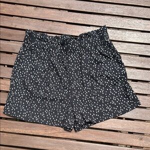 H&M Girls Stylish Black and White Shorts size 7 with pockets